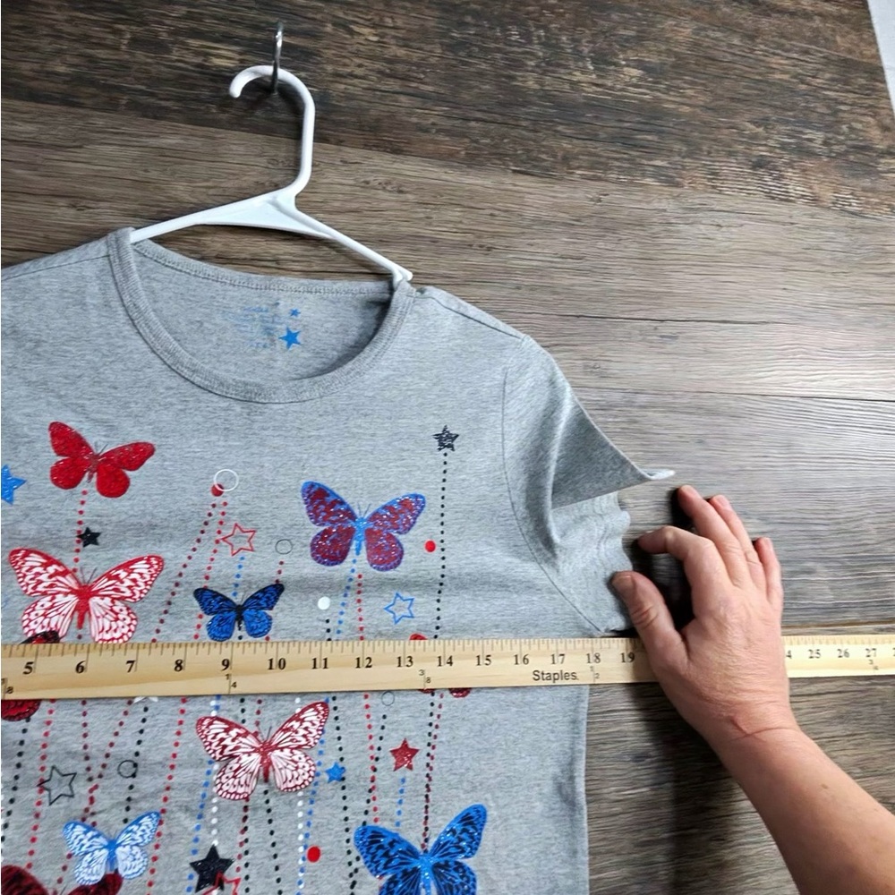 Women's Gray Red White Blue Butterfly Print Tee - Picture 3 of 5